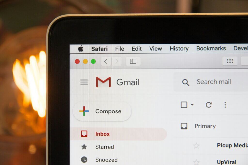 Safari, MacBook, Gmail